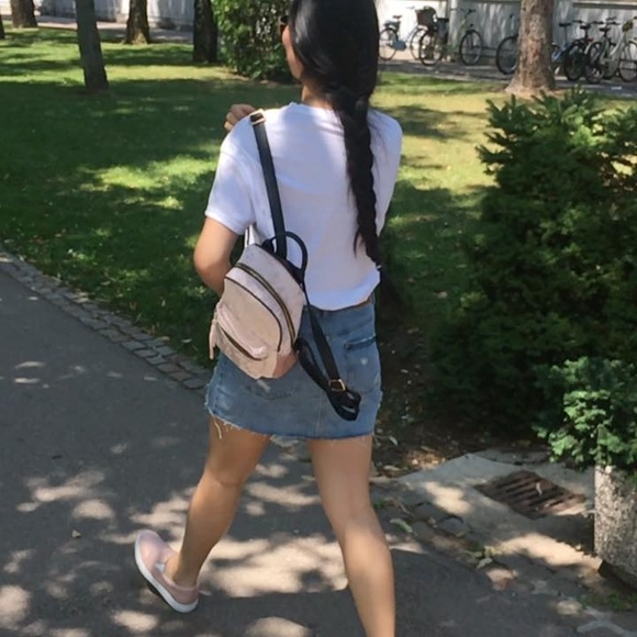 Meet your Posher, Bermet - Picture 1 of 1